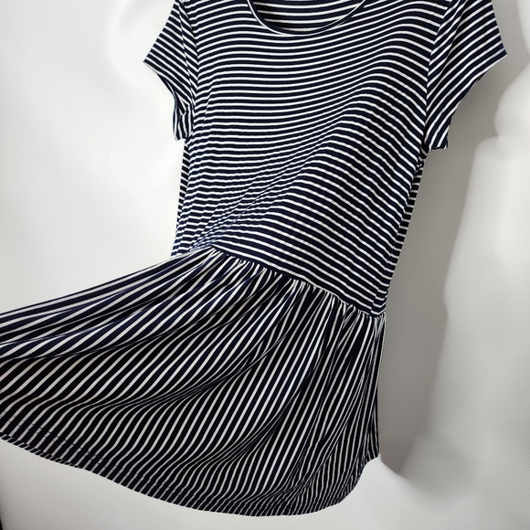 Suzanne Betro Top Short Sleeve Navy and White Striped Peplum Tee Size Medium - Picture 6 of 9